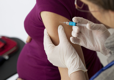 RSV: Europese vrouwen geven massaal de voorkeur aan vaccinatie van de moeder