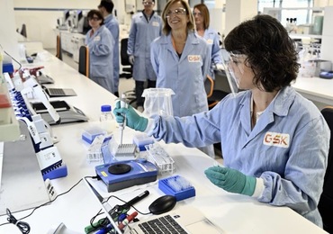 GSK inaugure un laboratoire de pointe pour les vaccins 