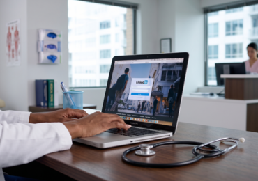 Médecins et réseaux sociaux: l'Ordre appelle à la prudence dans la diffusion d'informations 