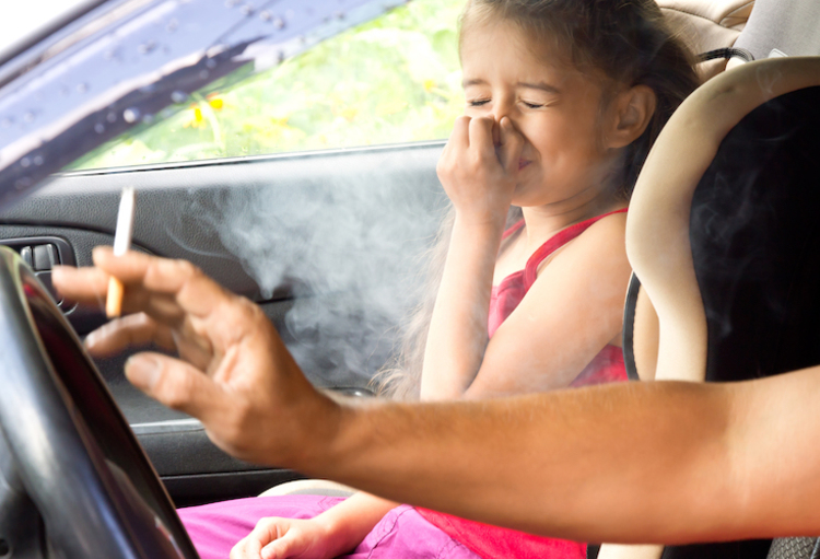 Le parlement flamand interdit de fumer en voiture en présence d'enfants