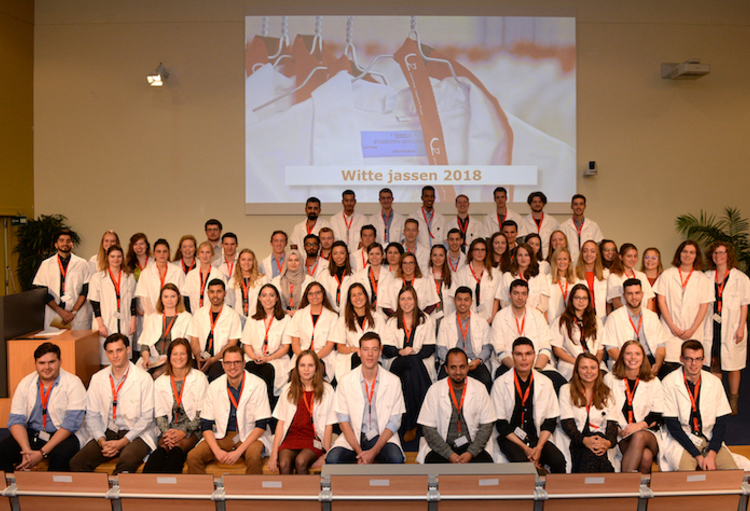 bak Koningin Amerikaans voetbal Brusselse studenten geneeskunde halen trots hun witte jas - De Specialist